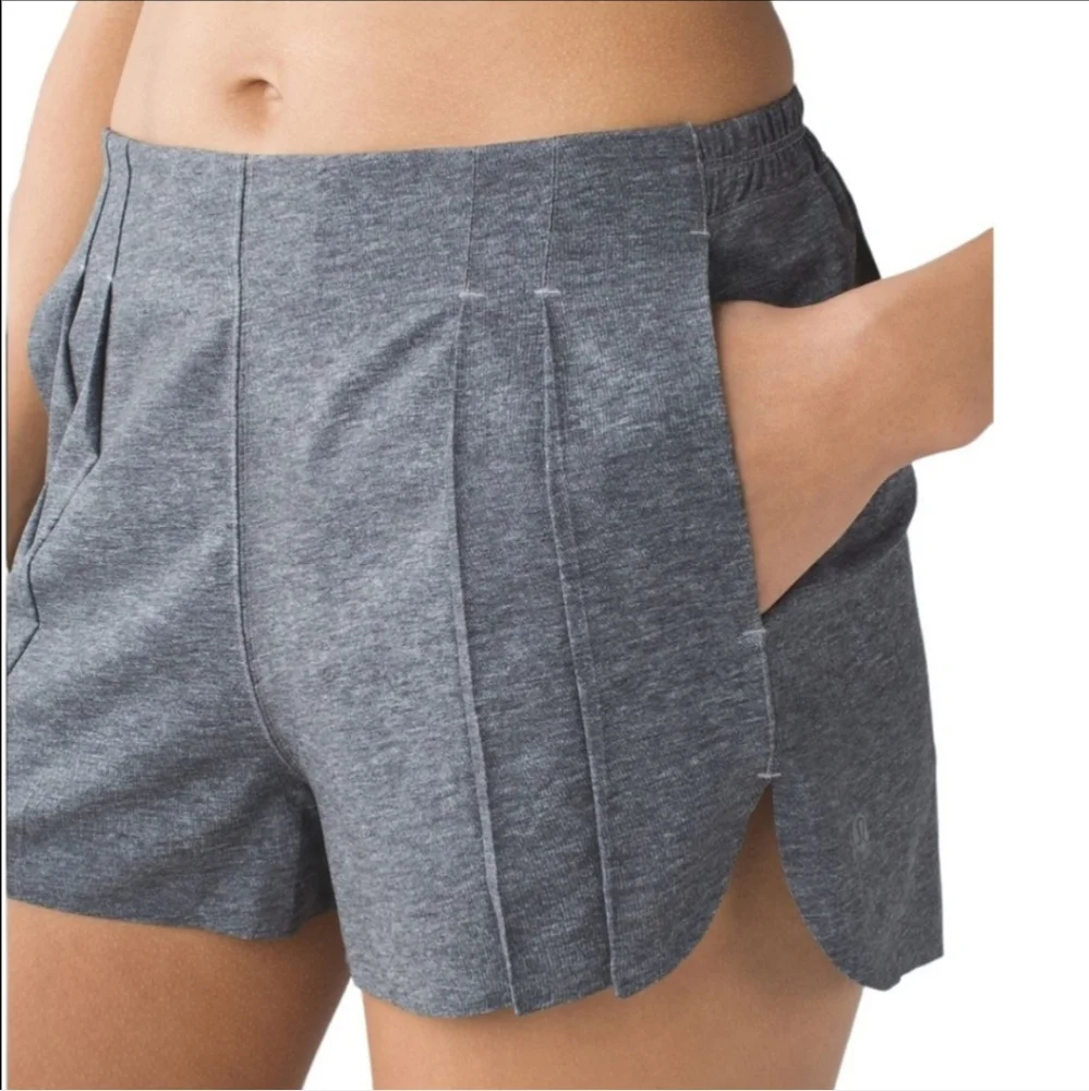 NWOT Lululemon &go Endeavor Short 4 Textured Printed Grey